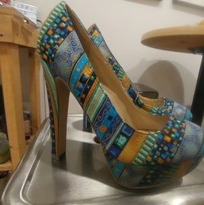 Heels with platform...NEVER worn!